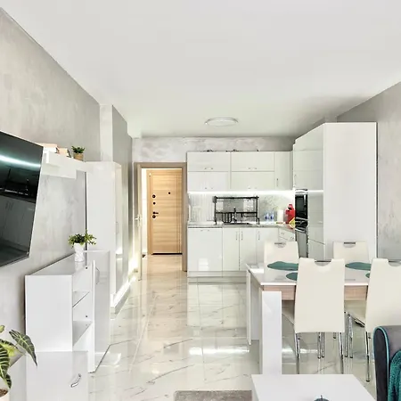 Modern 1bdr With Garage Near Metro & Park Apartament