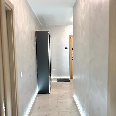 Modern 1bdr With Garage Near Metro & Park Apartament